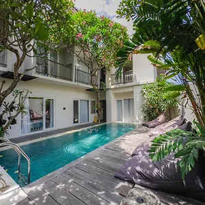 Hola Seminyak (Bali)